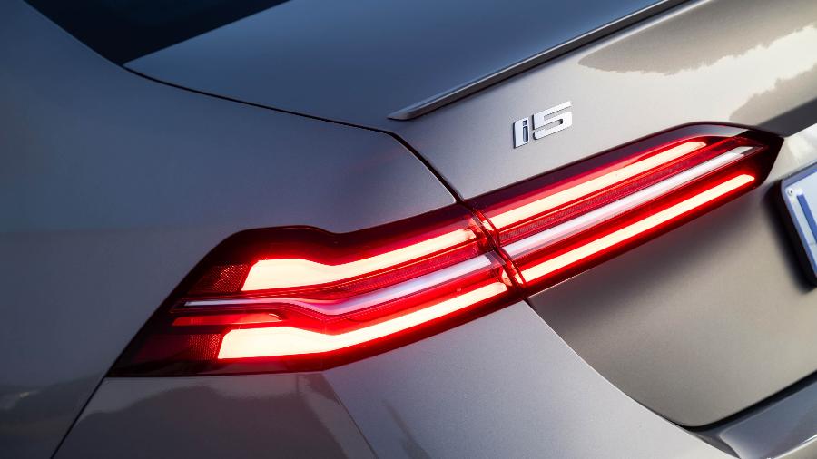 Nos BMW i5 e iX, já há seta ativada pelo olhar; em breve, marca terá sistema ainda mais automatizado Nos BMW i5 e iX, já há seta ativada pelo olhar; em breve, marca terá sistema ainda mais automatizado