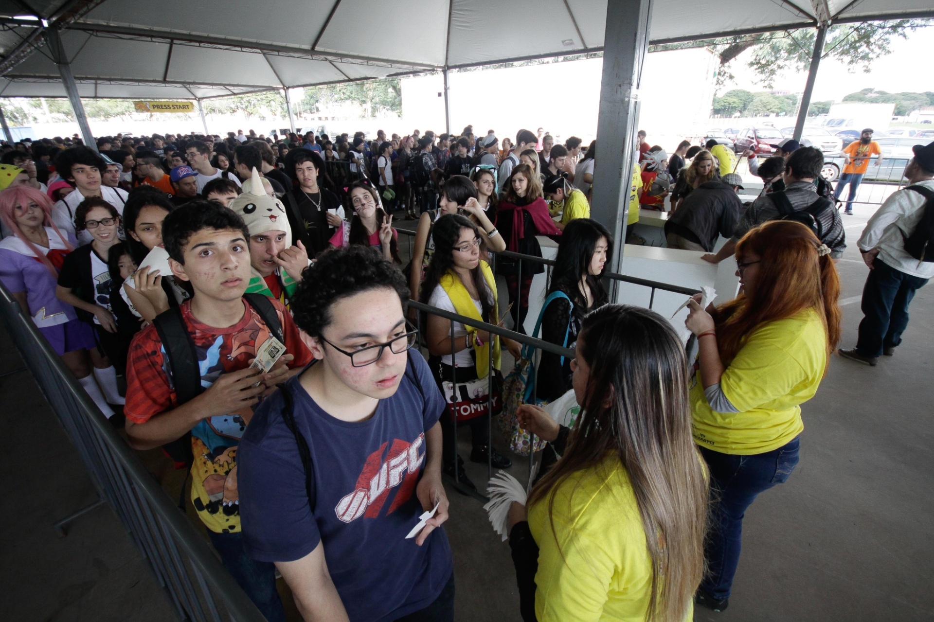 10.jul.2015 - Público entra para o Anime Friends, o maior festival de cultura pop da América Latina que acontece neste fim de semana e no próximo, em São Paulo - Newton Menezes/Futura Press/Folhapress
