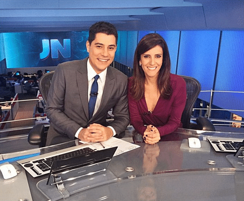 19.mar.2015 - Monalisa Perrone estreia à frente da bancada do "Jornal Nacional" - Reprodução/Twitter/redeglobo