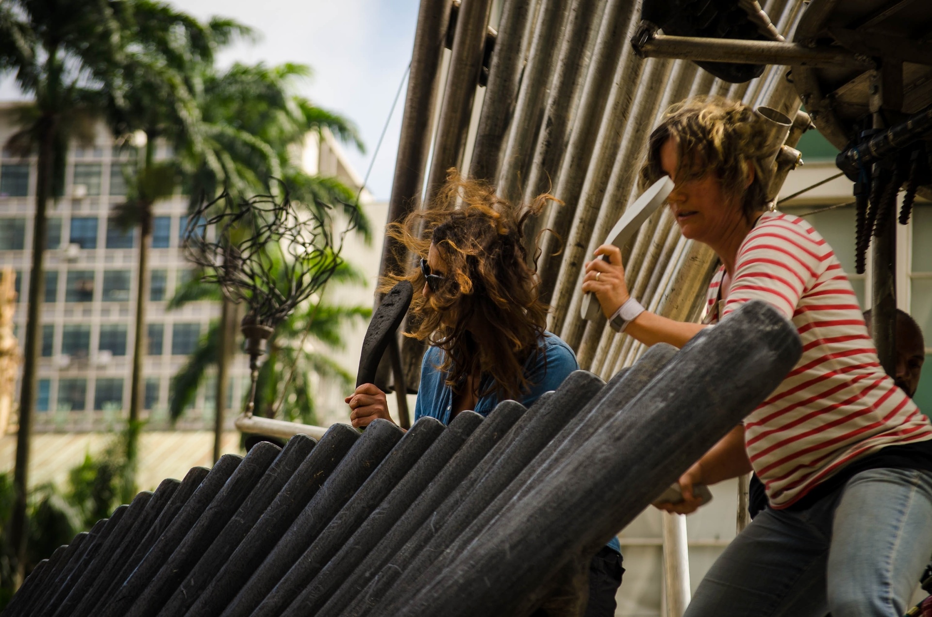 20.mai.2016 - Ensaio do grupo Pyrophone Juggernaut, no Vale do Anhangabaú, em São Paulo (SP), nesta sexta-feira (20). O instrumento é o maior órgão de fogo multi-oitavado do mundo e tem 10 metros de altura. O grupo se apresenta no palco dos Musicais durante a Virada Cultural 20166 - Rogério Cavalheiro/Futura Press