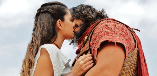 Aruna (Thaís Melchior) e Josué (Sidney Sampaio) em "A Terra Prometida" - Munir Chatack/Record - Munir Chatack/Record