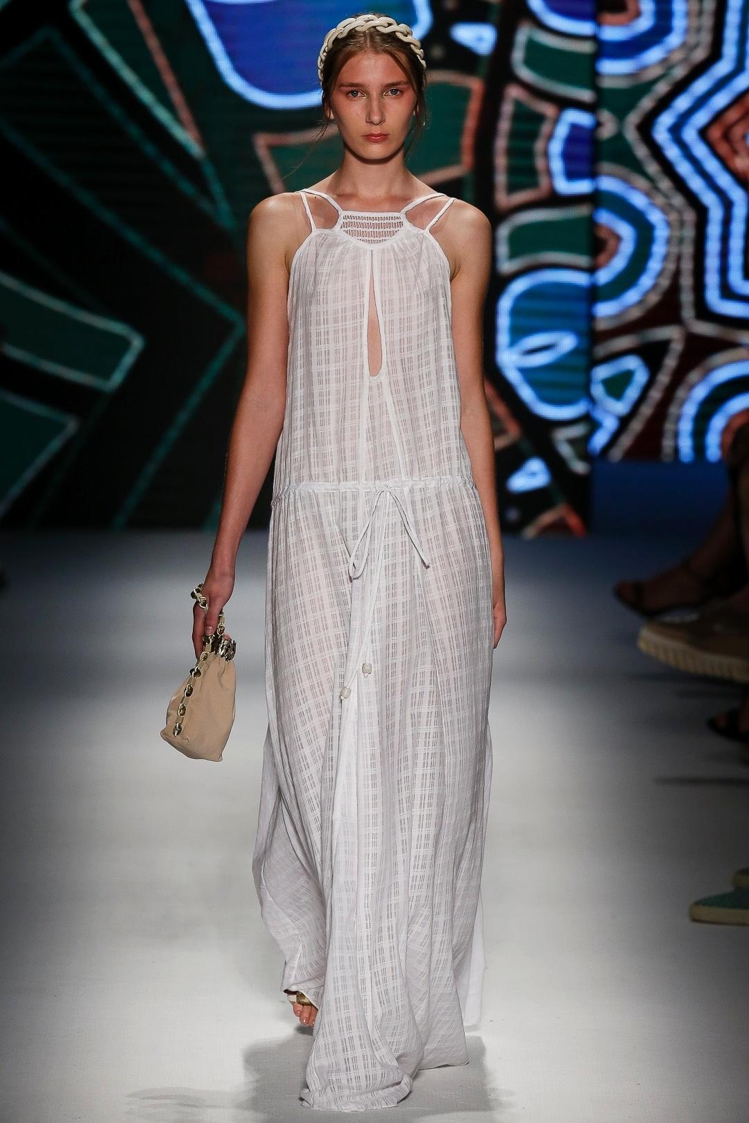 Lilly Sarti desfila coleção na SPFW N42 - Alexandre Schneider/UOL