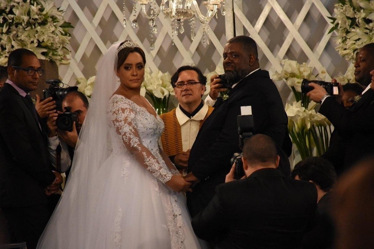 Péricles e a pedagoga Lidiane Santos se casam no Recife - AgNews