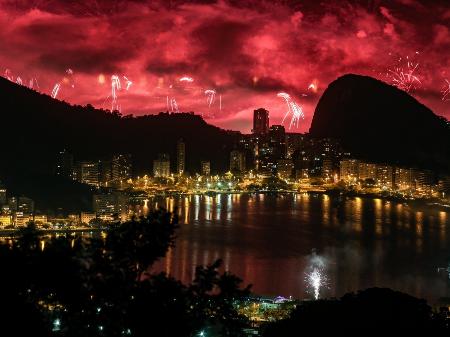 Queima de fotos de Réveillon de Copacabana, maior festa de Ano Novo do Brasil - Rudy Trindade/FramePhoto