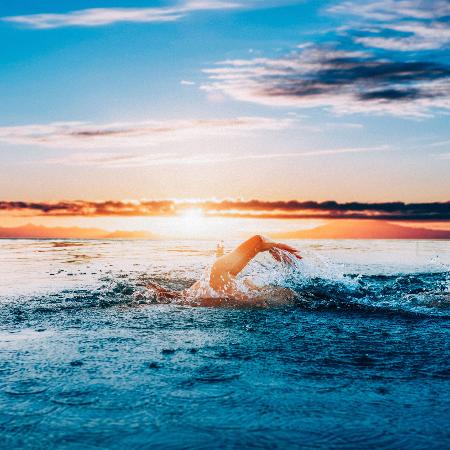 nadar, natação, mar - Getty Images
