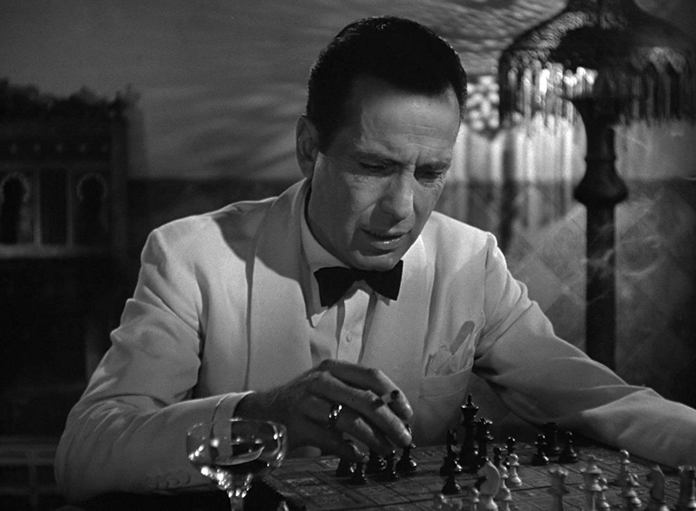 Humphrey Bogart em cena de "Casablanca" (1942) - Divulgação