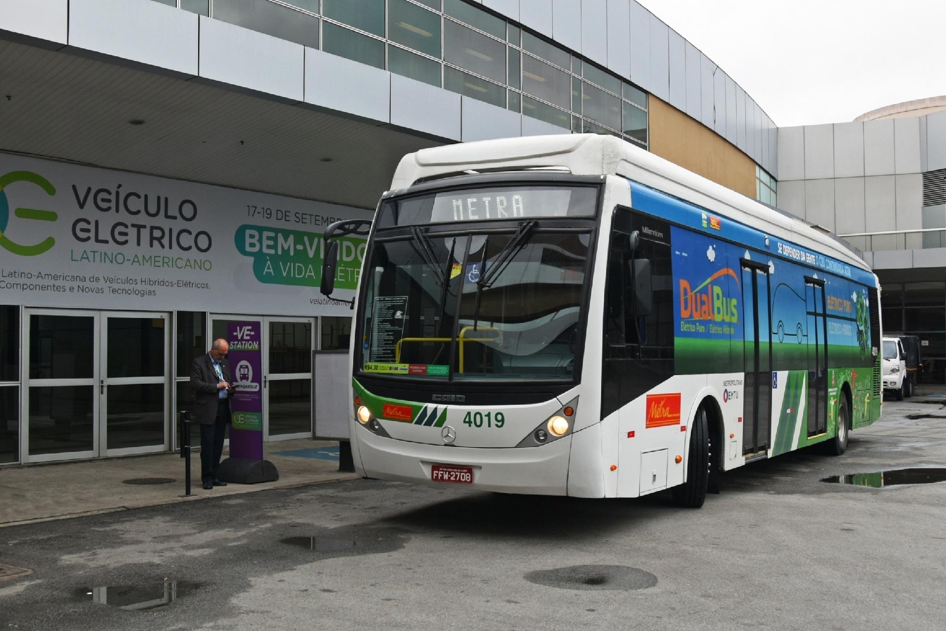 Ônibus Híbrido Elétrico - Murilo Góes/UOL