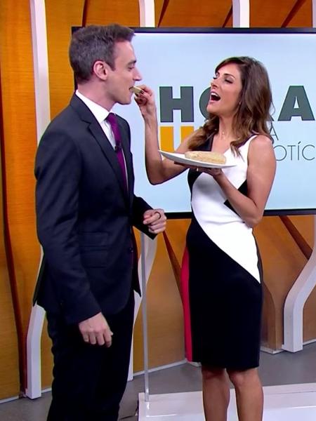 Monalisa Perrone serve "pão de barata" para Tiago Scheuer no "Hora 1" - Reprodução/TV Globo - Reprodução/TV Globo