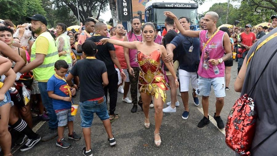 Lexa deixa o Bloco da Preta, onde foi recebida por Preta Gil, e segue para o Bloco das Poderosas, de Anitta, em São Paulo - Francisco Cepeda/AgNews