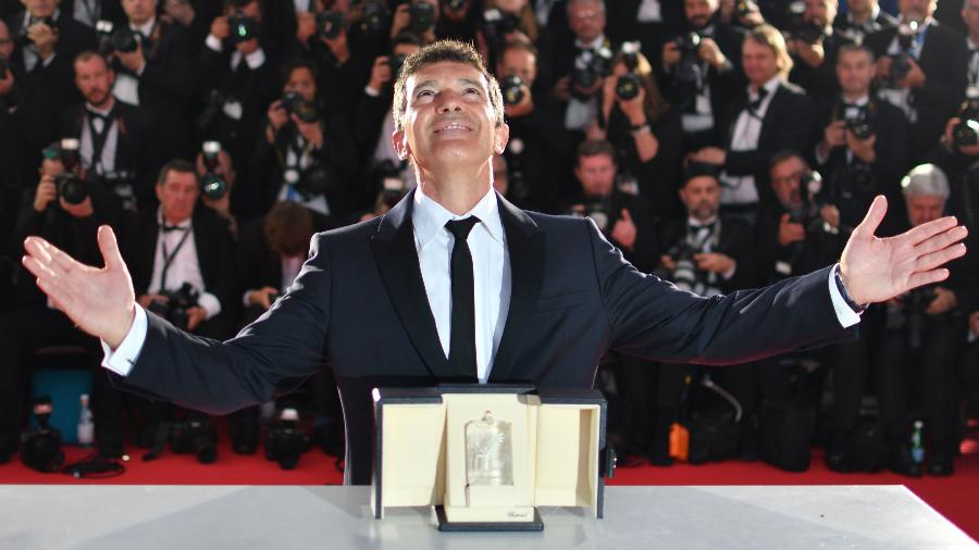 O ator Antonio Banderas vence prêmio em Cannes - Alberto Pizzoli/AFP