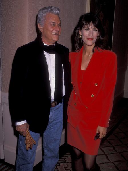 Tony Curtis e Jamie Lee Curtis, em 1991 - Ron Galella, Ltd./Ron Galella Collection via Getty Images