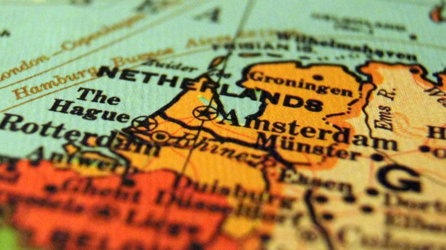 O país da Holanda [Netherlands, em inglês] no mapa da Europa - Ian/Unsplash
