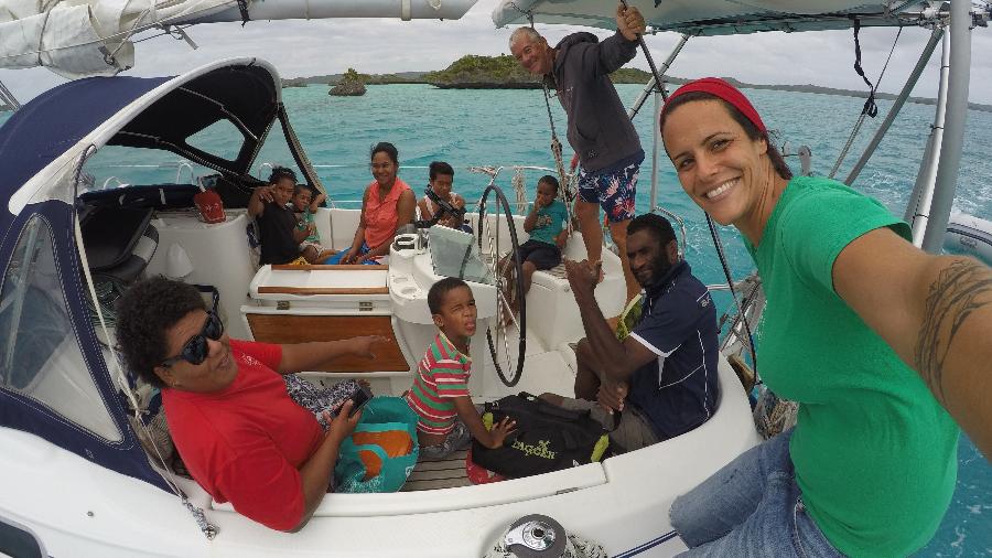 No barco, Marina participa de festa com moradores de Fiji, em 2018 - Arquivo pessoal