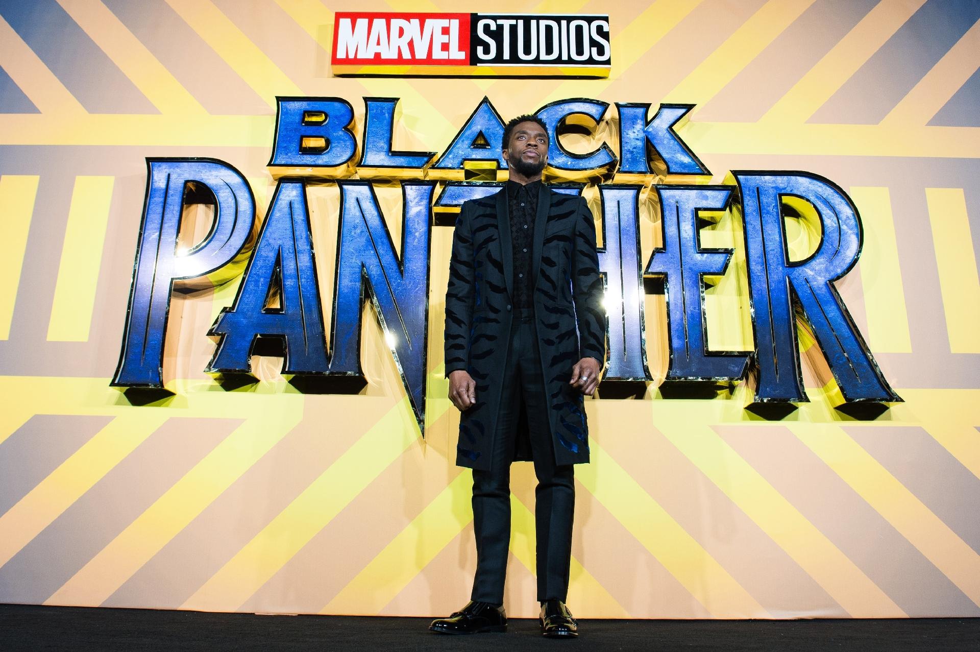 8.fev.2018 - Chadwick Boseman posa para foto durante evento de lançamento do filme Pantera Negra em Londres (Inglaterra) - Jeff Spicer/FilmMagic/Getty Images