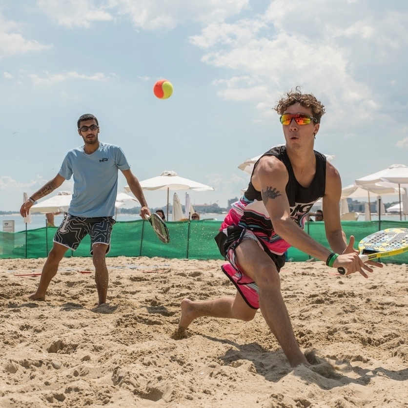 Beach Tennis queima 600 calorias por hora e fortalece o corpo todo -  19/01/2021 - UOL VivaBem