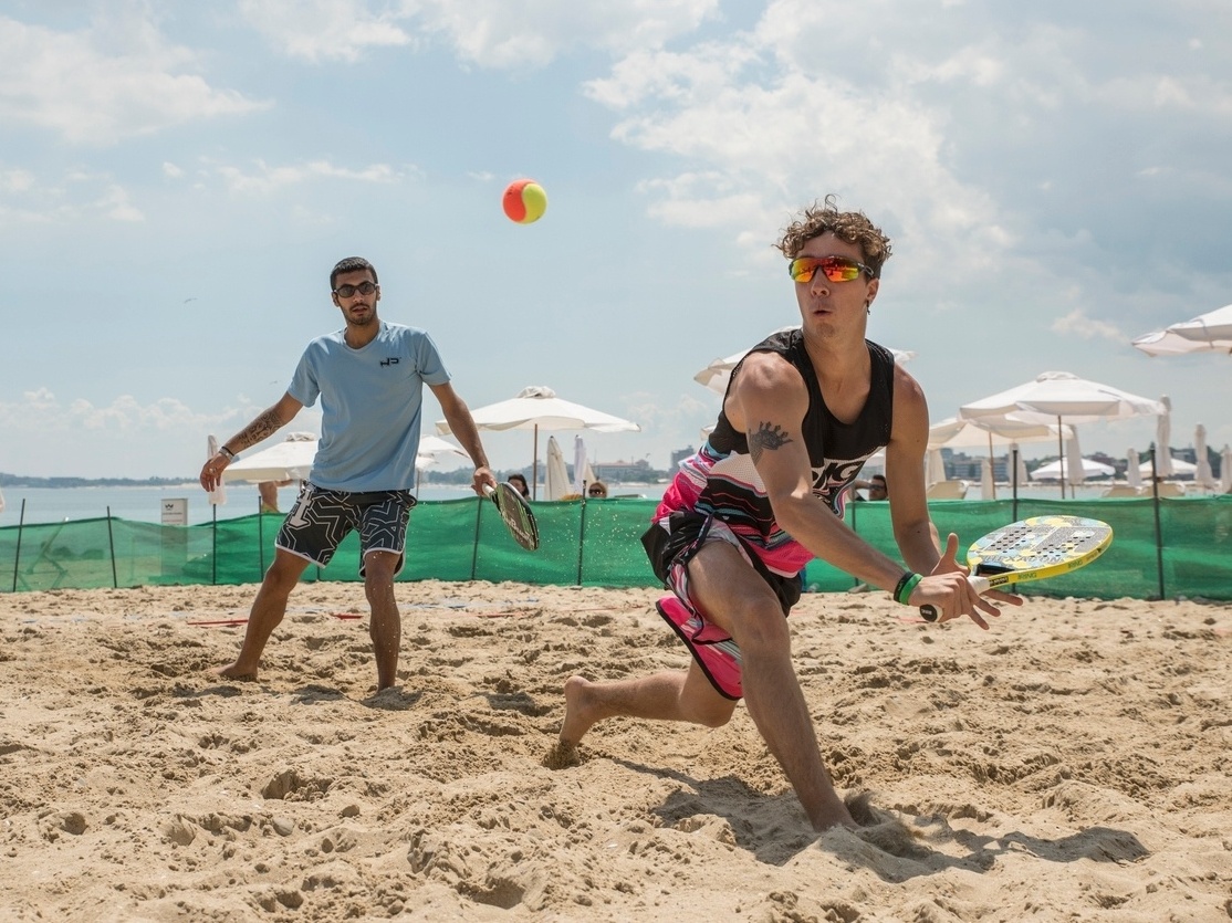 Beach tennis casal 😂 #fy #beachtennis #comediacasal
