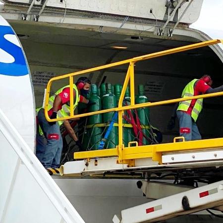 Boeing carregado com 150 cilindros de oxigênio com destino a Manaus - Divulgação