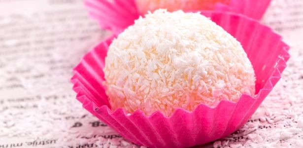 Beijinho de coco: Receita, Como Fazer e Ingredientes