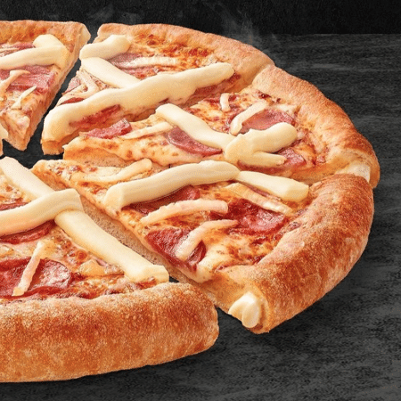 Dois novos sabores de pizza com borda recheada chegarão à Pizza Hut no Reino Unido e a rede procura um "corajoso" para testá-las - Reprodução/Instagram