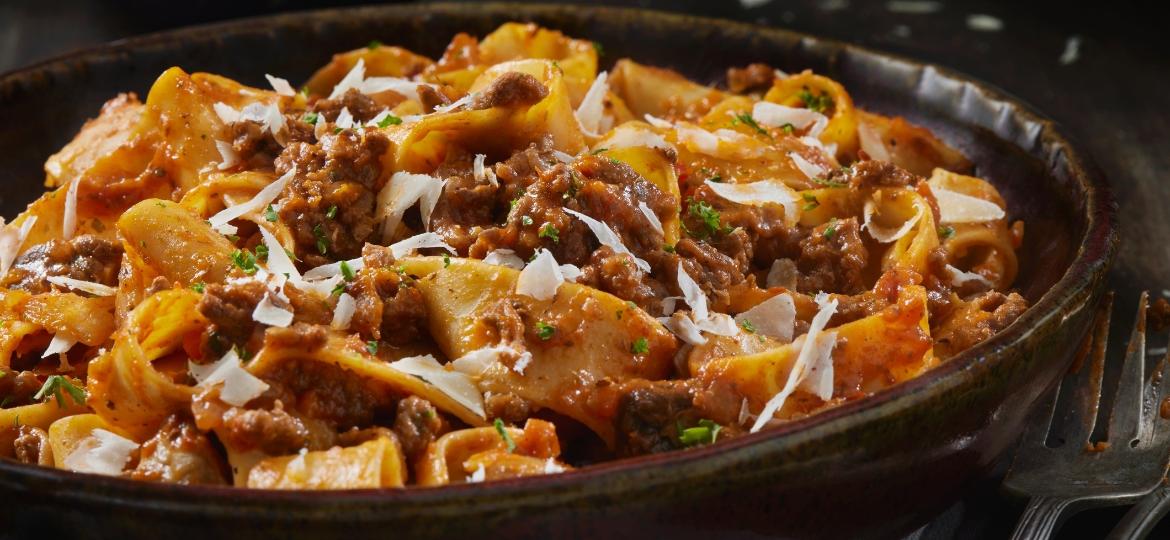 Pappardelle com molho bolonhesa: uma das combinações certeiras  - Getty Images