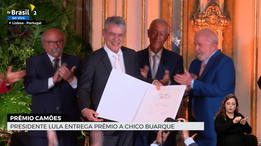 Chico Buarque recebe o Prêmio Camões em Portugal - Reprodução/YouTube