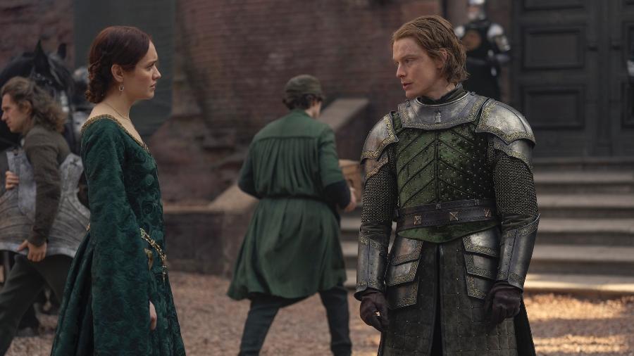 Alicent (Olivia Cooke) pergunta a Gwayne (Freddie Fox) sobre seu quarto filho, Daeron, no sexto episódio da segunda temporada de 'A Casa do Dragão'