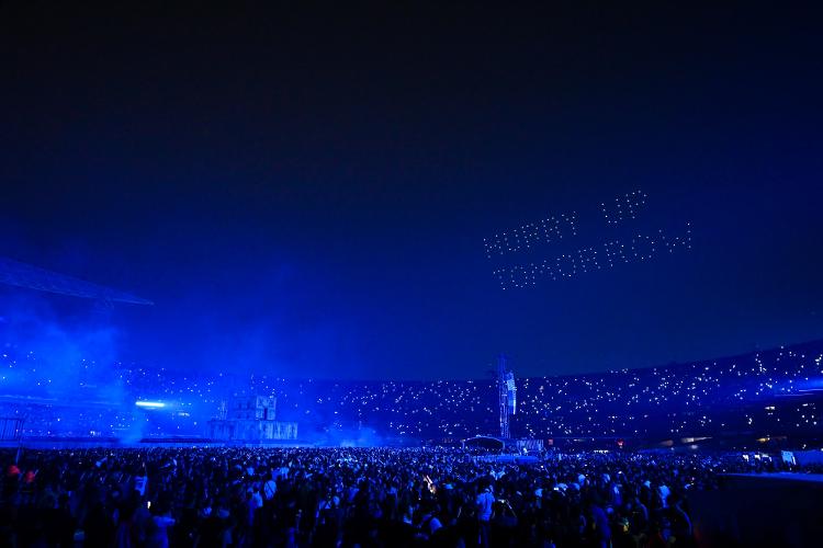 Drones durante show do cantor The Weeknd formam o nome do novo disco, 'Hurry Up Tomorrow'