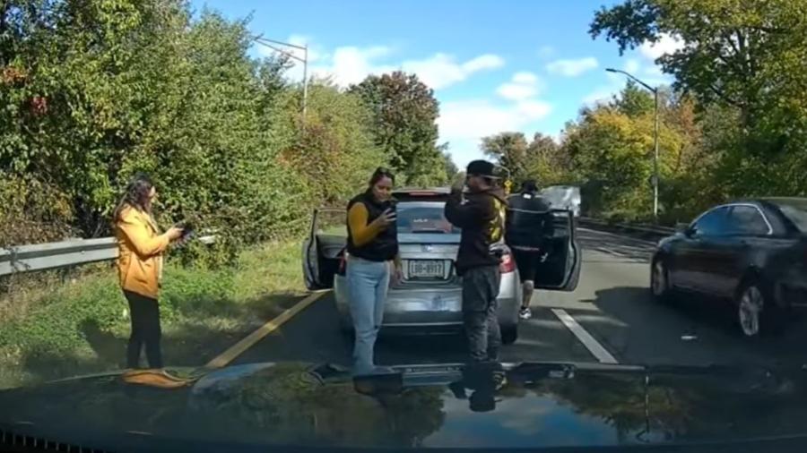 Ocupantes tiram foto de carro após acidente falso