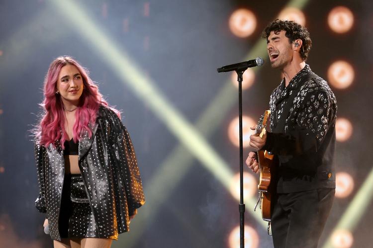 Ela Taubert e Joe Jonas fazem dueto na noite de gala do Grammy Latino 2024