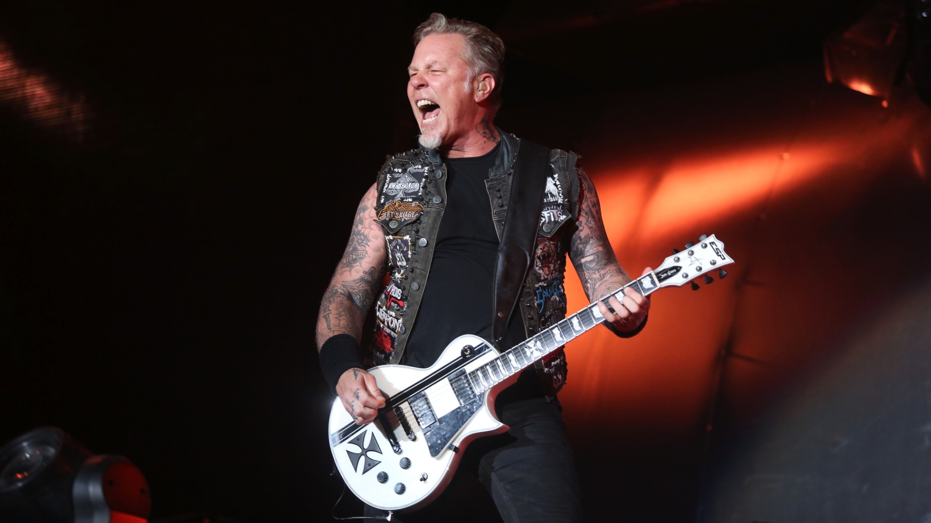 19.set.2015 - James Hetfield do Metallica no show do grupo de heavy metal no palco Mundo no segundo dia do Rock in Rio 2015 - Fernando Maia/UOL