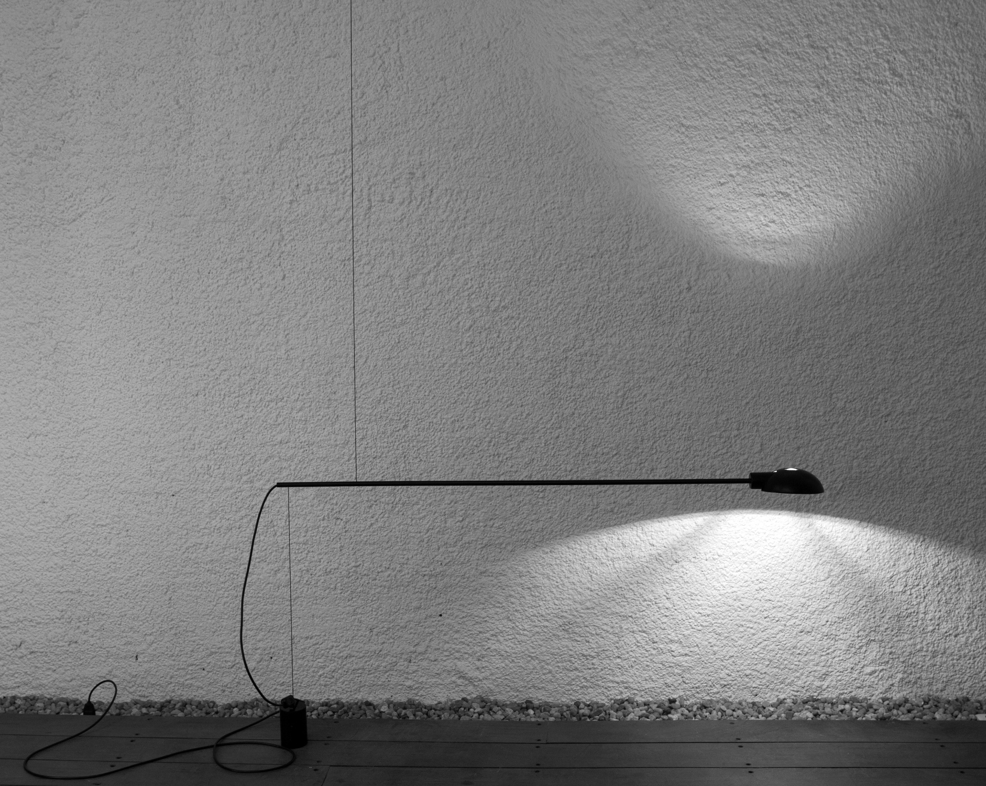 Prêmio Design MCB 2015 - categoria "Iluminação" - modalidade produto. 1º lugar: Luminária Isis. A peça desenhada por Ricardo Heder encanta pela leveza, pelo equilíbrio em balanço e pela generosa possibilidade de giro. A produção do objeto é da Reka. Os vencedores e finalistas serão expostos no Museu da Casa Brasileira em São Paulo (SP), de 26 de novembro de 2015 a 31 de janeiro de 2016. Outras informações: www.mcb.org.br - Renata Ursaia/ Divulgação