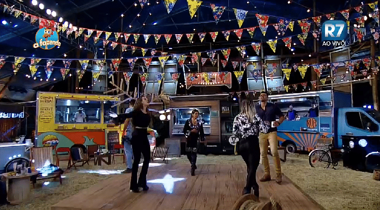 13.nov.2015 - - Reprodução/Record