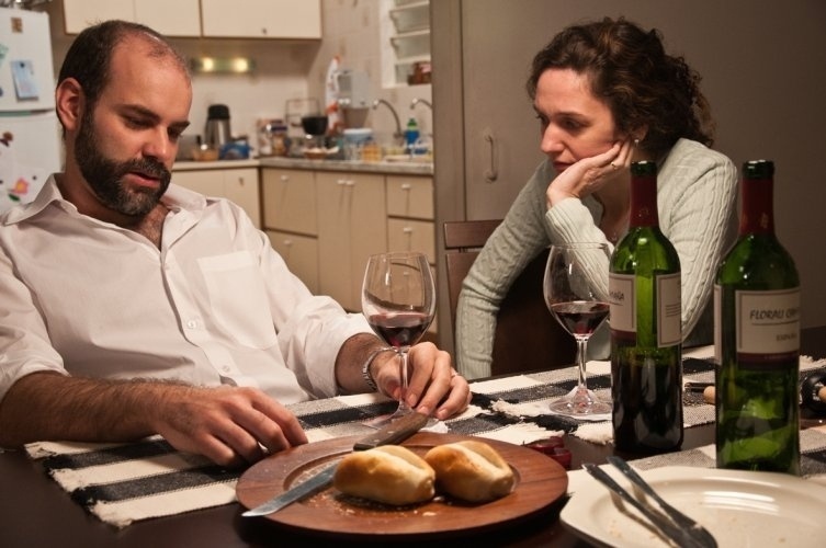 Cena do filme "Trabalhar Cansa" (2011) - Divulgação