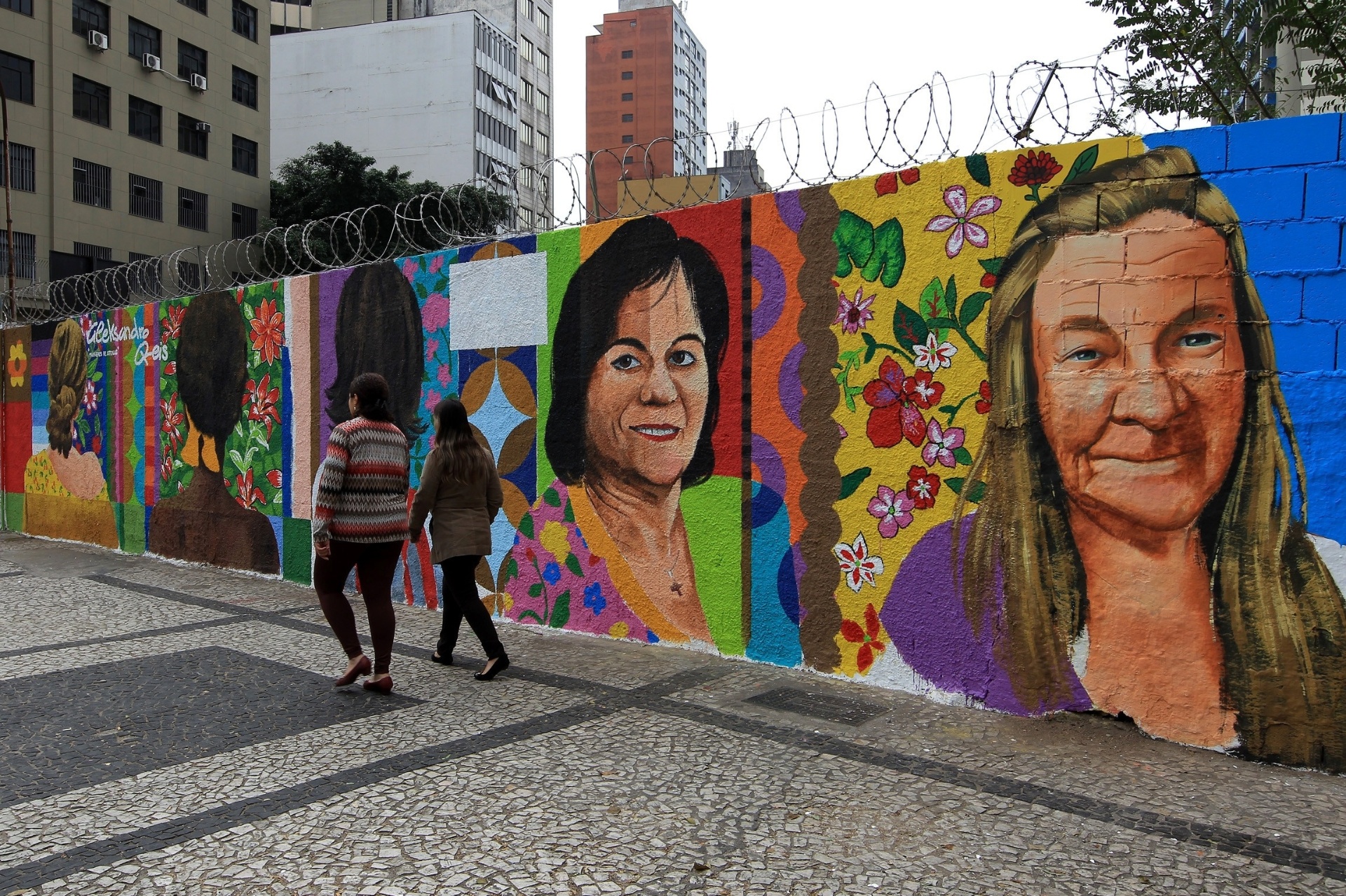 9.ago.2016 - Grafite em homenagem aos dez anos da Lei Maria da Penha é inaugurado no centro de São Paulo - Hélvio Romero/Estadão Conteúdo