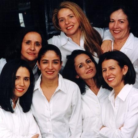 Jonice, Jocely, Janea, Joyce, Juracy, Jussara e Judseia são as proprietárias do salão em NY - Divulgação - Divulgação