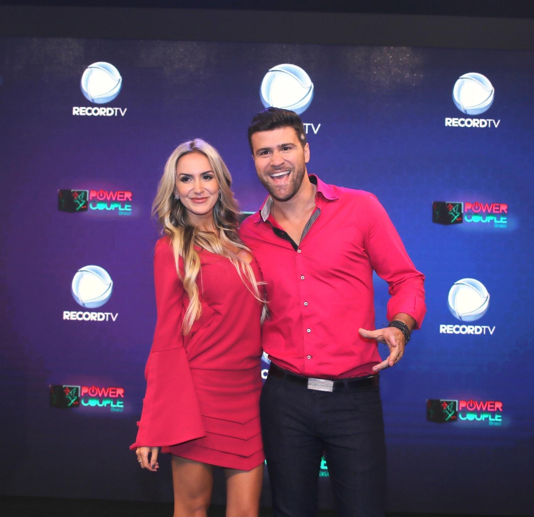 Os humoristas Julia Zangrandi e Marcelo Iie Ié - Thiago Duran/AgNews