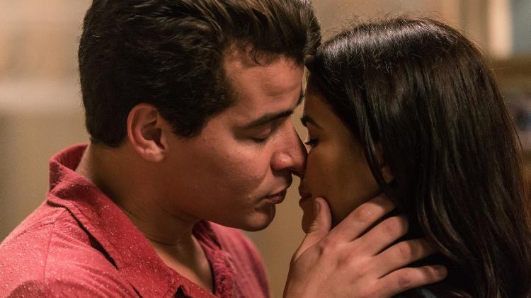 Antônia (Vanessa Giácomo) e Júlio (Thiago Martins) em "Pega Pega" - Divulgação - Divulgação