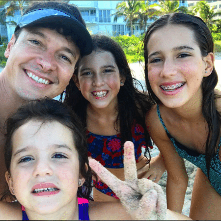 Rodrigo Faro com as filhas, Helena, Maria e Clara - Reprodução/Instagram/rodrigofaro