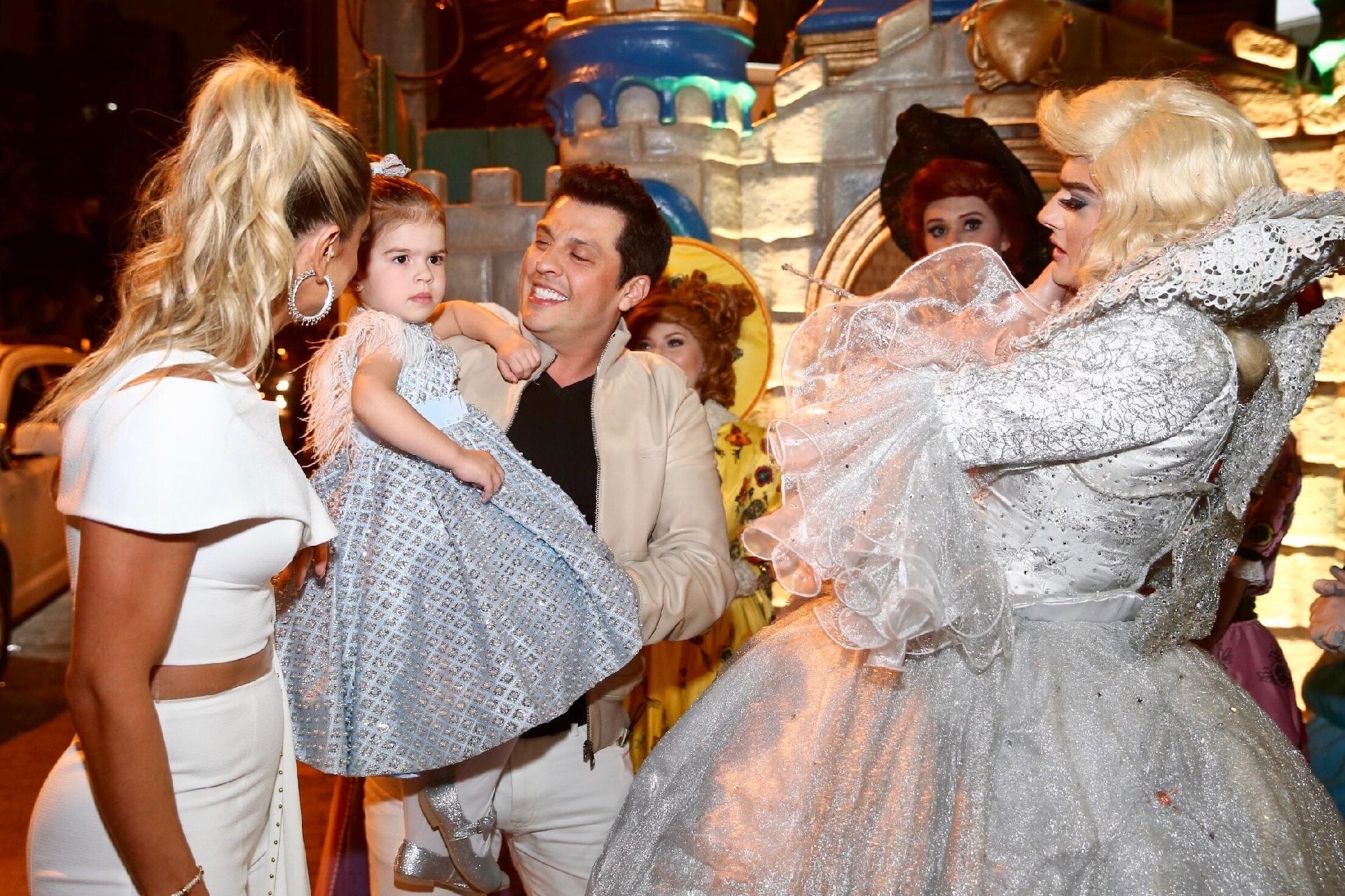 Mirella Santos e Wellington Muniz, o Ceará, promoveram na tarde desta sexta-feira (11) a festa de aniversário da filha, a pequena Valentina Santos Muniz. - Manuela Scarpa/Brazil News