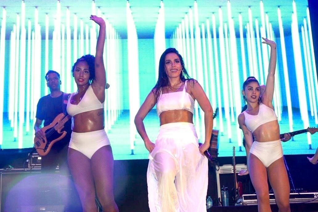 29.12.2017-  Anitta cantou  "Bang", "Paradinha", além de "Vai Malandra" e "Will I See You", "Is That For Me"e "Downtown", novas canções do projeto "Cheque-Mate" no Guarujá - Brazil News