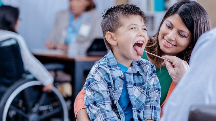 menino, hospital, médico - iStock - iStock