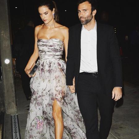 Alessandra Ambrosio se separou do noivo, Jamie Mazur, segundo revista - Reprodução/Instagram