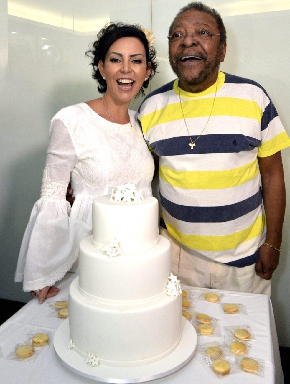 Martinho da Vila e Cléo Ferreira celebram bodas de prata em teatro onde é encenada a peça sobre o sambista - Cristina Granato