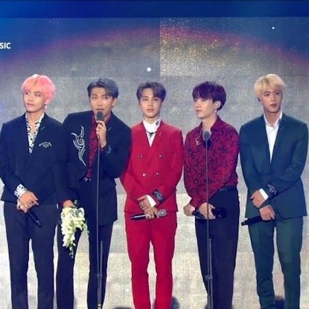 Os integrantes do grupo BTS, de K-pop, ganharam o daesang no Soribada Best K-Music Awards - Reprodução