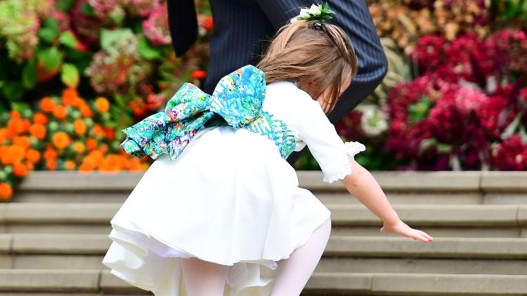 A princesa Charlotte deu uma escorregada na entrada da Capela de São Jorge, em Windsor - Getty Images - Getty Images