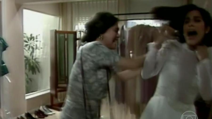 Raquel (Regina Duarte) e Maria de Fátima (Gloria Pires) brigam em "Vale Tudo" - Reprodução/TV Globo