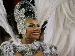 Quitéria Chagas retoma posto de rainha de bateria após perda: 'Arte cura'