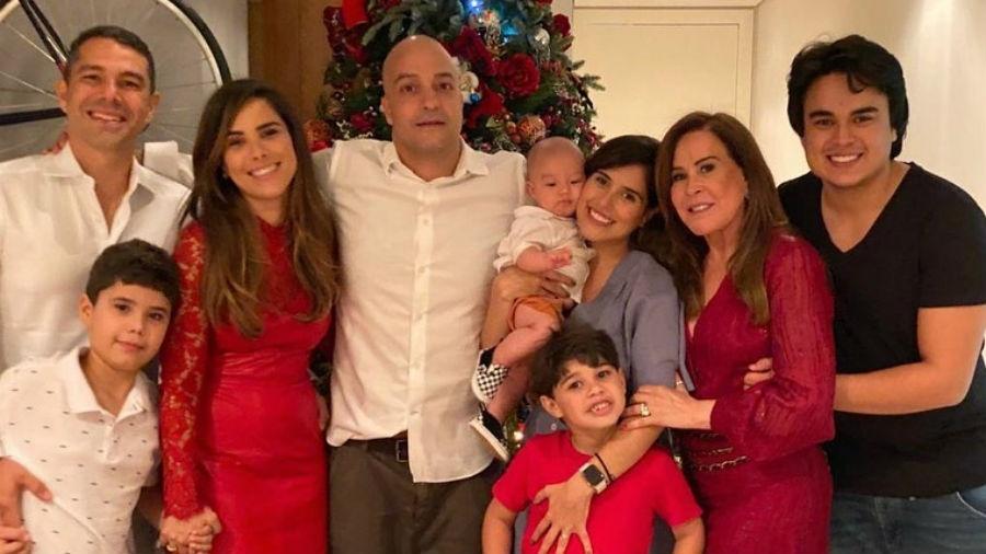Zilu com a família no Natal - Reprodução/Instagram