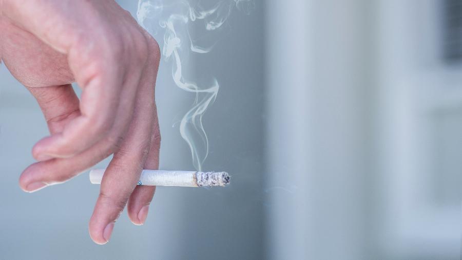 O tabagismo contribui para diversos riscos associados à covid-19 - iStock