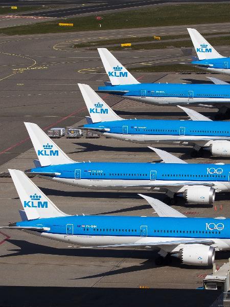 Aviões da KLM parados no aeroporto de Amsterdã - Divulgação